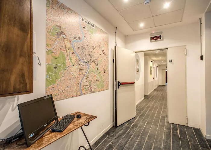 Hostel Trastevere 2 *