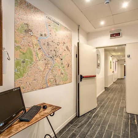 Hostel Trastevere 2 *
